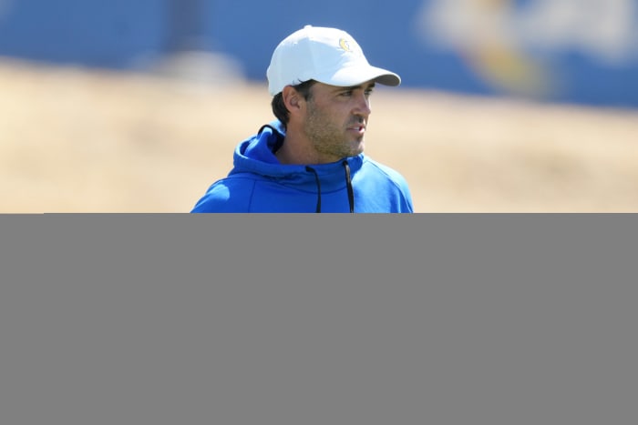 Los Angeles Rams offensive coordinator Zac Robinson during minicamp